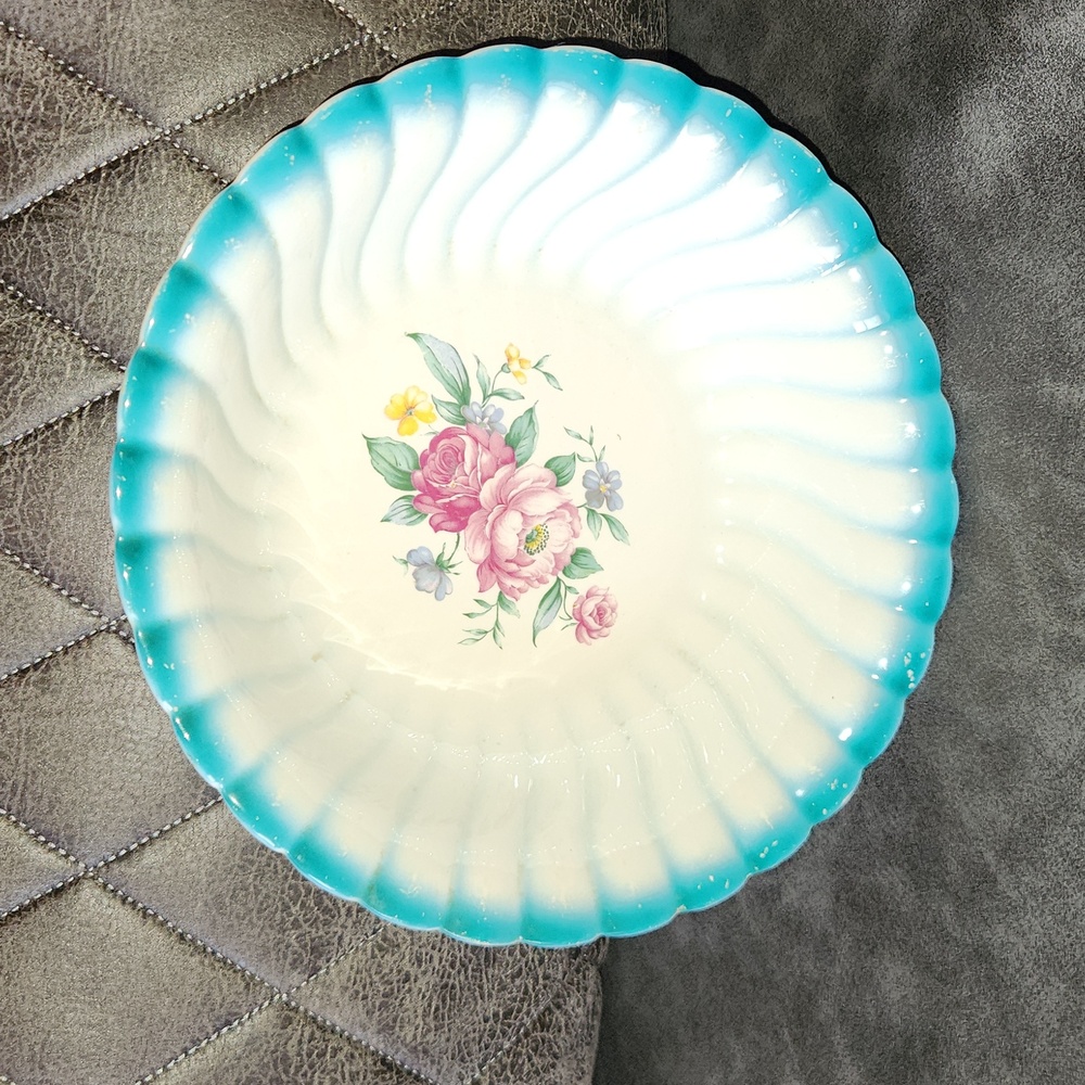 Homer Laughlin Serving Bowl in GUC